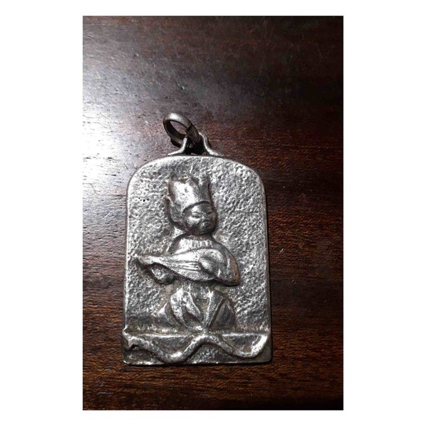 Music pendant, oriental type lute player, silver metal, 35/50 millimeters, unique vintage piece, gift for man or woman