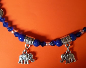 Collier court bleu nuit et  éléphants, perles de verre et argent tibétain, fait-main, création pièce unique, cadeau pour femme et filles