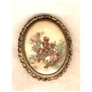 Romantische Brosche Szene mit Schäferin, Galanterie, alte Gravur unter Harz, ovale Form von 40 mm, Vintage-Modeschmuck