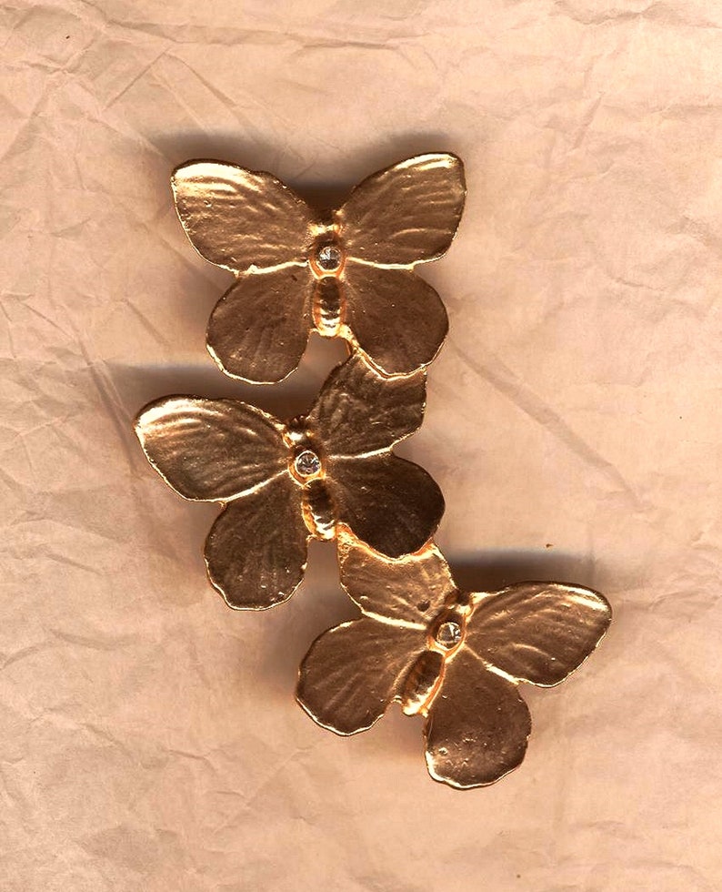 Broche signée trois papillons or et strass de marque Auriège image 1