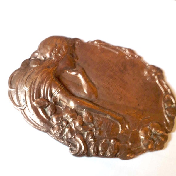 Plaque Art Nouveau, portrait de femme et fleurs, cuivre rouge estampé, pièce unique, ornement reliure, ébènisterie, bijouterie, collection