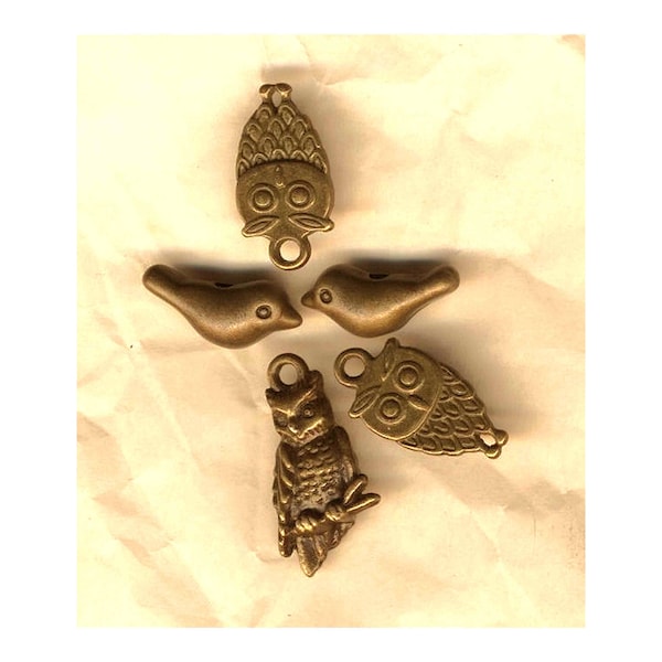 Breloques oiseaux, cinq charms moineaux, chouette et hibou en métal bronze, pendentifs, éléments pour création de bijouterie fantaisie
