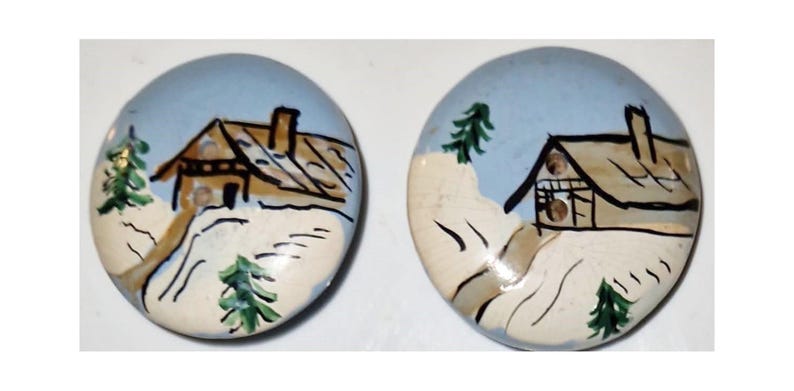 Two homemade buttons in the snow, small chalet, varnished painted wood, 27 mm, domed, sewing, ornament, vintage image 2