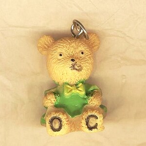 Pendentifs ourson, Teddy Bear à noeud papillon, 3 couleurs au choix, bijou pour enfant ou porte-clef kawaï image 5