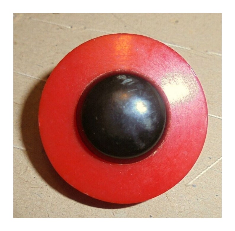 Bouton vintage rouge et noir diamètre 30 mm couture image 0