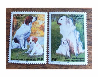 Due timbri raffiguranti cani, madre e cucciolo, di razza Brittany Spaniel e Pirenei, per collage, decorazione di camerette, scrapbooking, anni 2000.