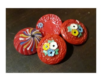 Old red buttons in glass paste, set of 4 engraved and painted pieces, 24 mm, couture embellishment, 1940s collection, rare