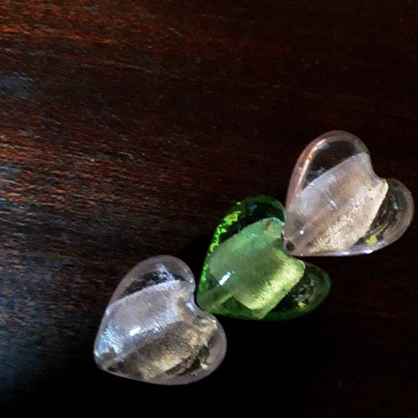 Grosses perles coeurs de verre 16/19 mm, pour création de bijoux, set de trois perles roses et verte fournitures pour parure ou bracelet