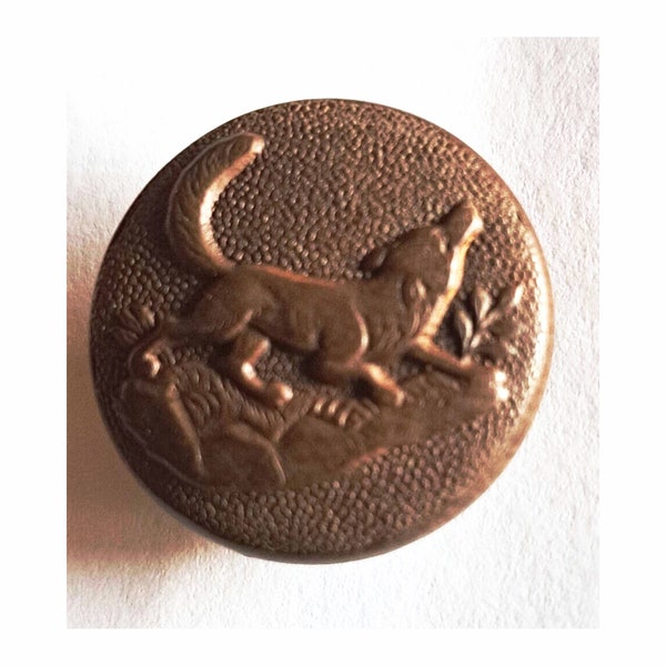 Bouton chien ou renard à la course, relief sur bois diamètre 25 mm, chasse, couture, collection vènerie, vintage à l'état du neuf