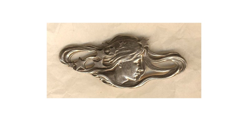 Broche visage Art Nouveau en métal argenté bijou vintage image 0