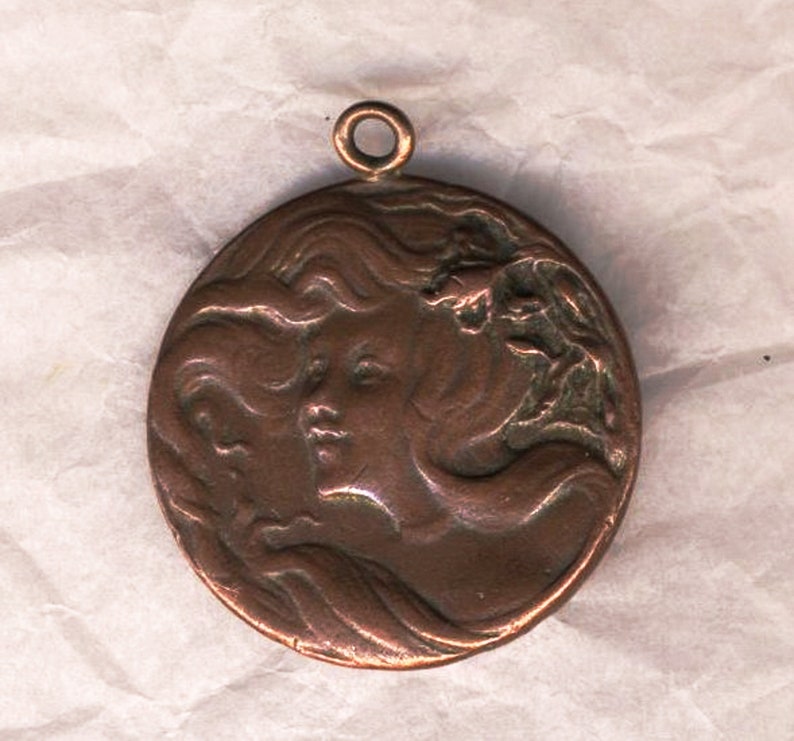 Médaille Art Nouveau de métal cuivré profil de jeune femme image 0