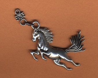 Grand pendentif cheval fougueux, 5 centimètres, charm argenté, élément pour collier, bijouterie fait-main