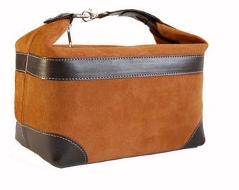 Unisex leather toiletry bag. Various colours.