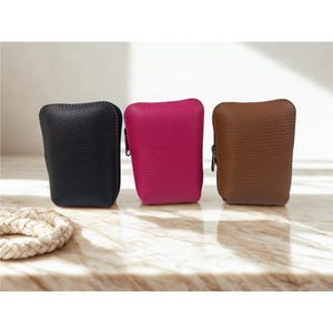 Pitillera artesanal de piel de Ubrique - Accesorio para fumadores elegante y funcional.