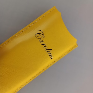 Étui plat personnalisé en cuir pour éventail de 23 cm - Protection et élégance dans un design compact