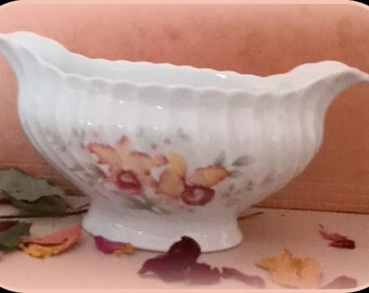 Beautiful striated saucière raised edges orchid pattern on white Limoges porcelain