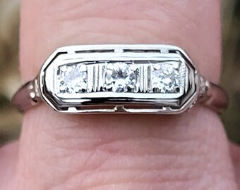 Spectacular antique 1930s 1940s Edwardian 14k white gold filigree Art Deco diamond ladies Trilogy Past Present Future ring WATCH VIDEO