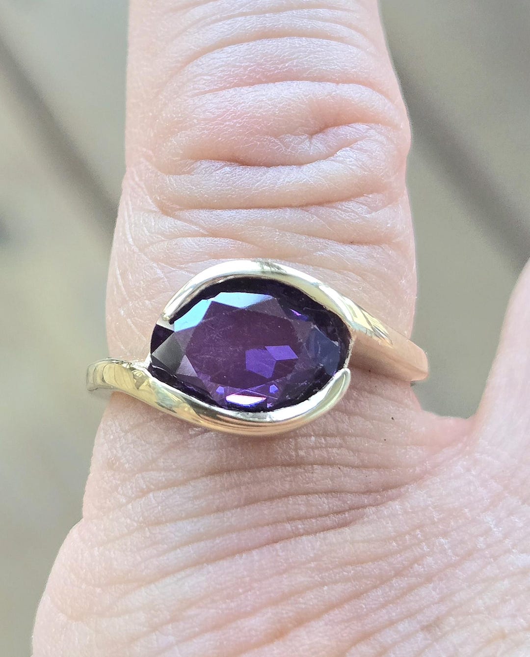 Estate 1990s Vintage 10K Yellow Gold Ladies Bezel Set Oval Shaped Color ...