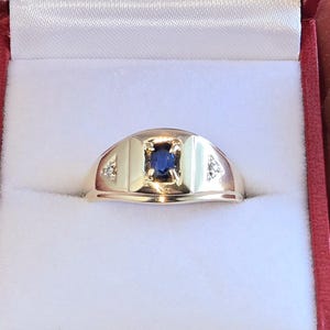 Amazing Estate vintage retro 10k yellow gold mens or ladies genuine gorgeous dark blue oval sapphire and diamonds Great Look WATCH VIDEO