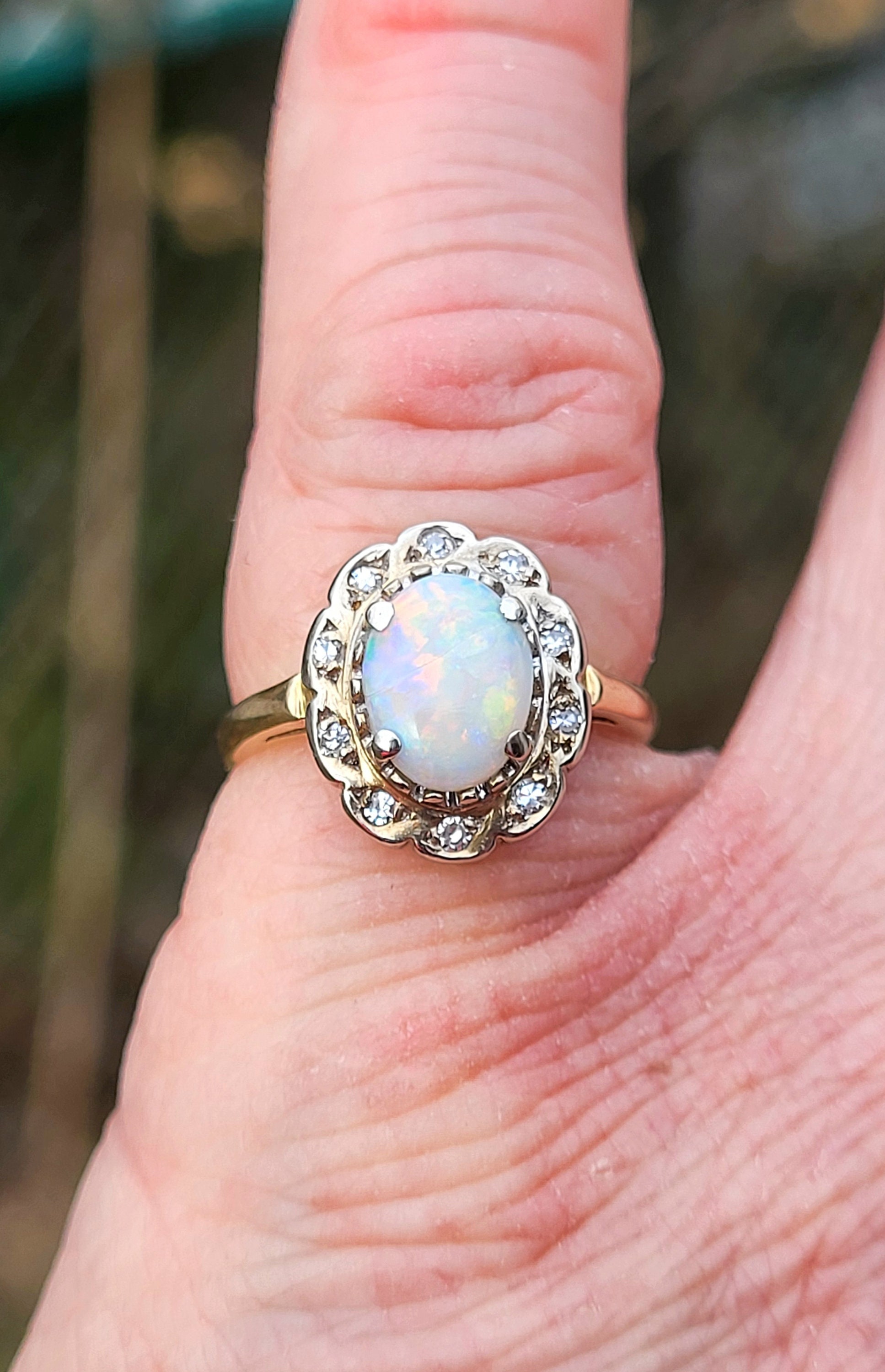 Amazing Looking Vintage Classic 10k Yellow White Gold Oval