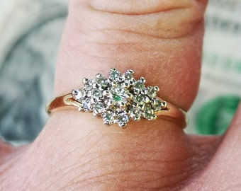 Stunning looking estate vintage classic 1980s 14k yellow gold 17 round genuine diamond cluster ladies ring looks great WATCH VIDEO