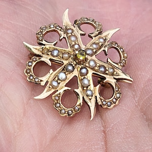 Stunning 1900s Victorian 14K gold Starburst brooch pendant with seed Pearls and Green Peridot center Amazing Nicely Detailed WATCH VIDEO