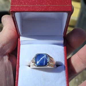 Amazing vintage 10k yellow gold mens ladies ring stunning cushion shaped synthetic Blue Star sapphire diamonds Stunning Effects WATCH VIDEO