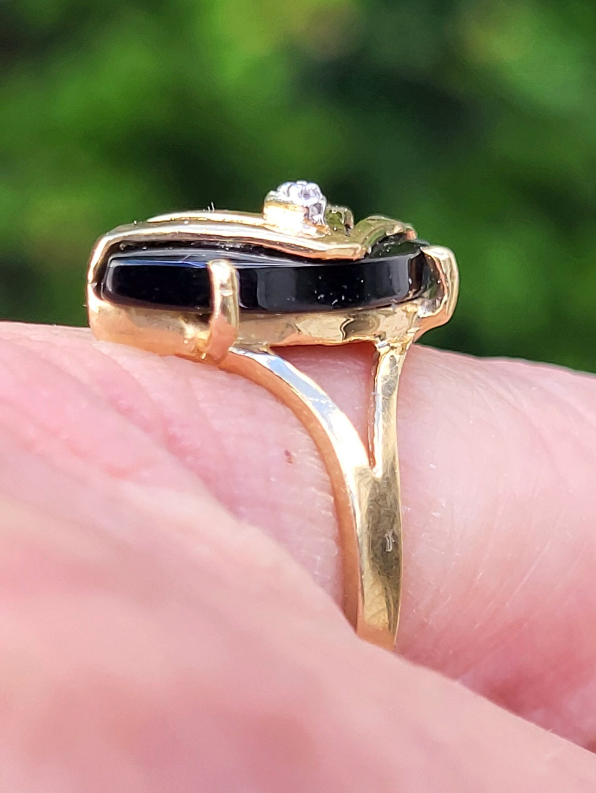 Amazing 1980s Art Deco Style 10K Yellow Gold Ladies Ring