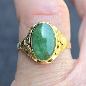 Rare Estate find highly detailed floral motif Art Deco style solid 18k yellow gold stunning jade cabochon cut ladies ring Nice WATCH VIDEO