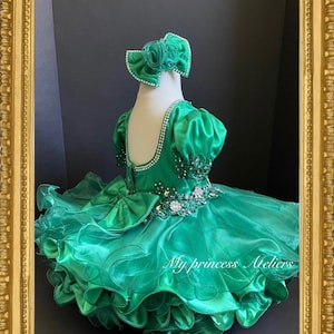 Grünes Kleid/ Grünes Brautkleid / Grünes Blumenmädchen Kleid / grünes Cupcake Kleid / Prinzessinnenkleid .