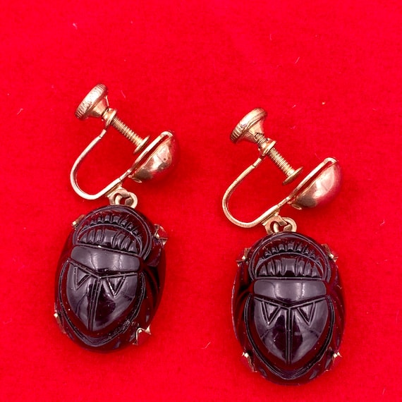 Egyptian revival earrings scarab carved lapis lazuli stone clip back 1960/'s mid century fashion accessories