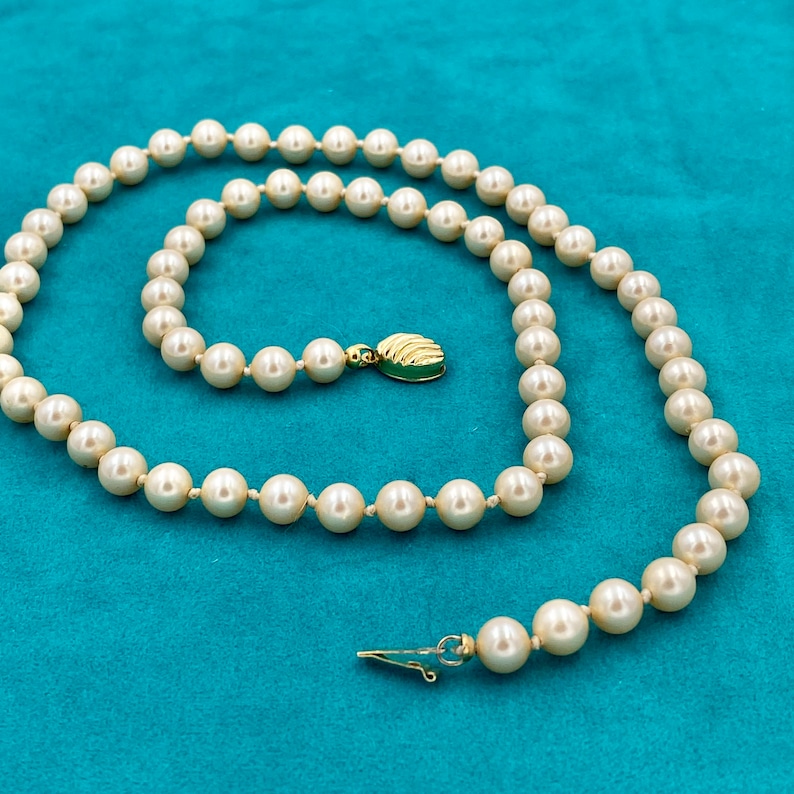 MARVELLA Vintage Creamy Pearlescent Bead Knotted Signed Necklace