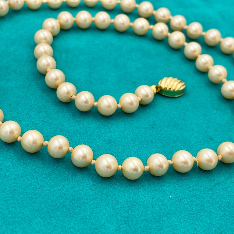 MARVELLA Vintage Creamy Pearlescent Bead Knotted Signed Necklace
