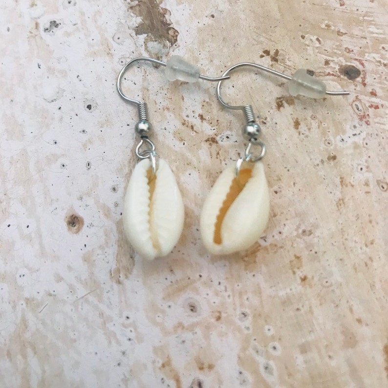 Boho trendy earrings-silver-cowrie shell-white-drop earrings-summer-beachy