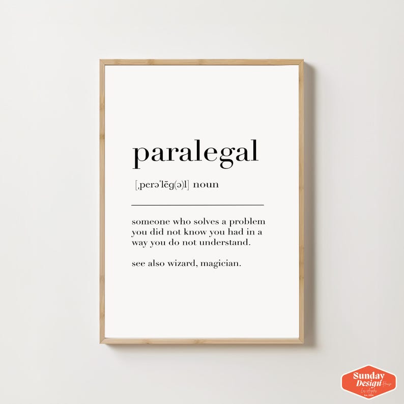 Puede incluir: Una impresi&oacute;n de arte de pared imprimible en blanco y negro con la definici&oacute;n de la palabra "paralegal". La definici&oacute;n dice: "alguien que resuelve un problema que no sab&iacute;as que ten&iacute;as de una manera que no entiendes. Ver tambi&eacute;n mago, mago."