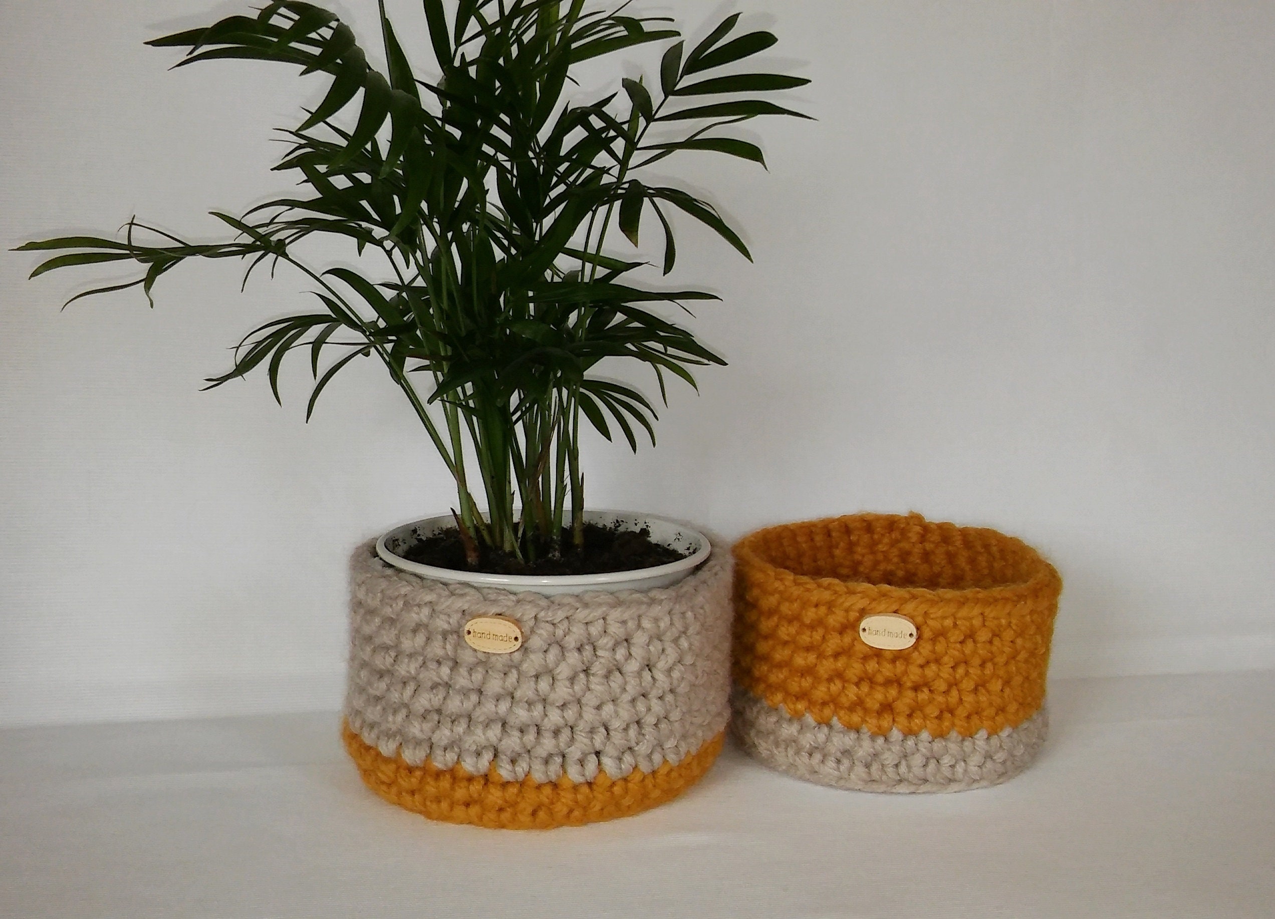 2 Cache-Pots/Paniers/Corbeilles Au Crochet Beige et Moutarde Bouton Ovale