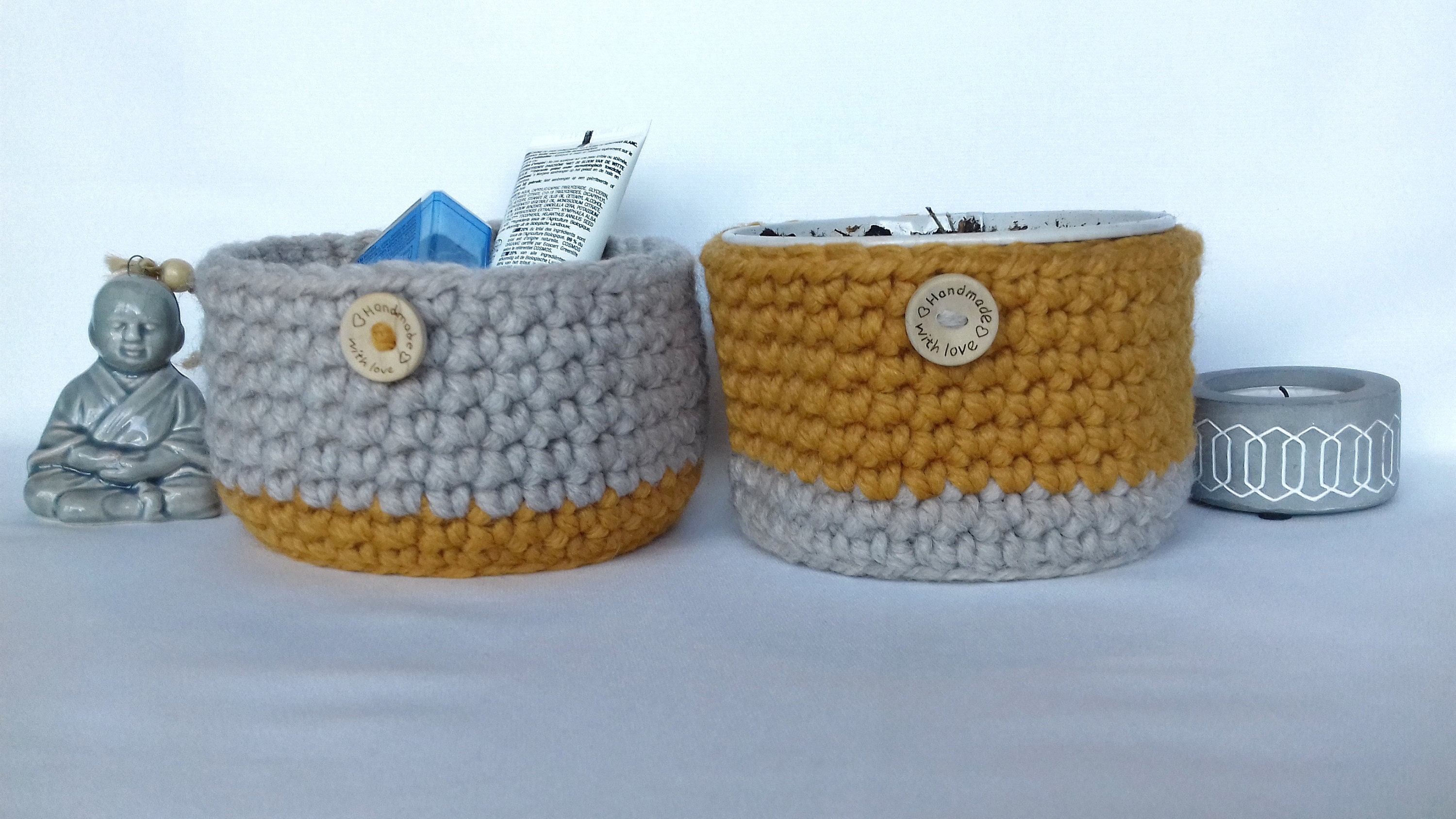 2 Cache-Pots/Paniers/Corbeilles Au Crochet Beige et Moutarde Bouton Rond