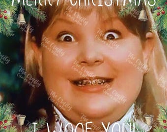 Puede incluir: Imagen navideña con una expresión facial exagerada. El texto "MERRY CHRISTMAS" está en la parte superior y "I WOOF YOU!" en la inferior. La imagen está enmarcada con decoraciones navideñas, incluyendo campanas y follaje.