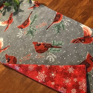 Weihnachtlicher Tischläufer Grau Kardinal Tischläufer Wendekardinal Dekor waldig Weihnachtsdeko Grauer Tischläufer Singvogeltisch