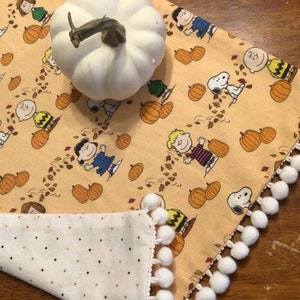 Fall table runner Charlie Brown Halloween tablerunner Snoopy Halloween table runner autumn table Runner Fall Peanut Gang table runner snoopy