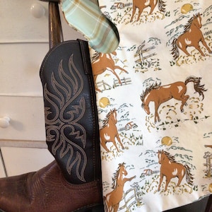 Western Christmas Tree Skirt Yellowstone Tree Skirt Horse tree skirt Christmas horse Tree skirt Ponderosa Ranch tree skirt plaid tree skirt