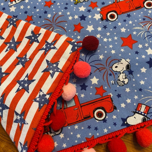 Snoopy Patriotic table runner reversible Charlie Brown table runner 4thof Julytable runnerpatriotic PeanutGang Americana table runner snoopy