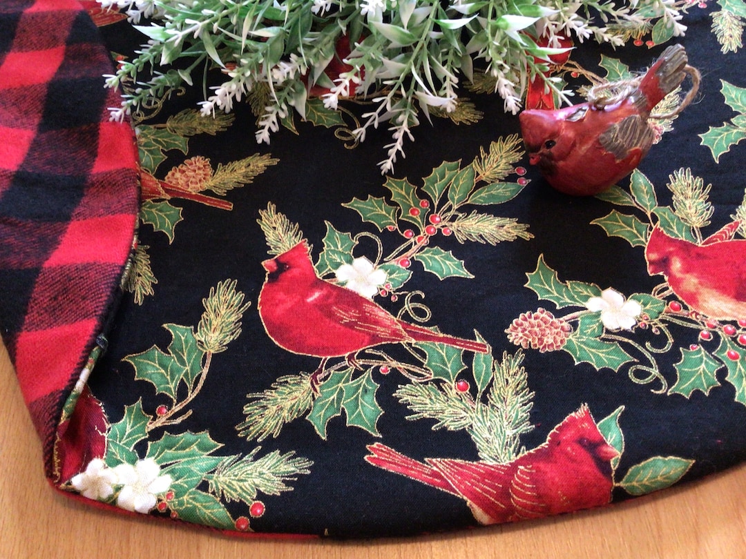 Cardinal Christmas Tree Skirt 