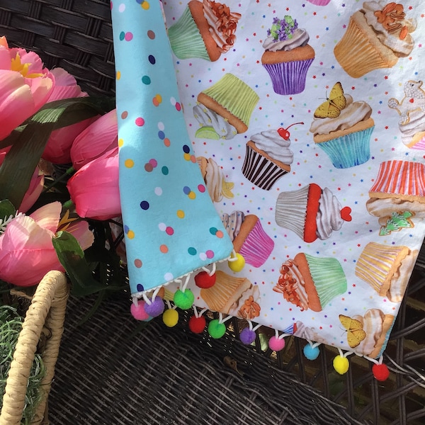 Cupcake tablerunnerSummer tablerunner reversibleBirthday tablerunner pom-Pom table runner fun  plaid table runner hello summer cupcake decor