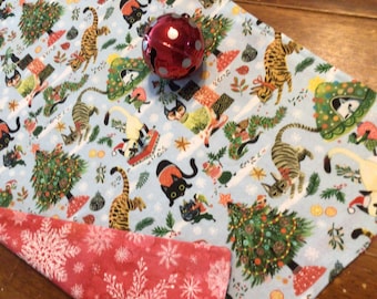 Christmas Cat Table Runner: Reversible Holiday Kitten Decor