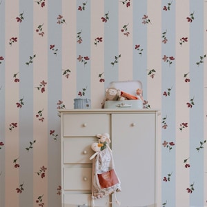 Carta da parati a strisce con fiori di Parigi, decorazione murale floreale vintage per la cameretta della bambina