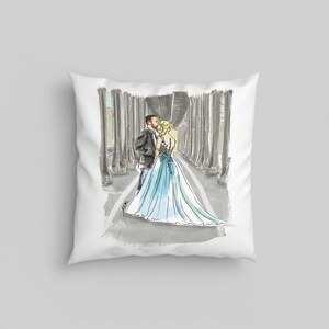 K&ouml;nnte beinhalten: Eine Aquarell-Illustration eines Paares in einem Hochzeitskleid und Anzug, das unter einem wei&szlig;en Torbogen steht. Die Braut tr&auml;gt ein hellblaues Kleid mit gr&uuml;nem Blumendesign. Der Br&auml;utigam tr&auml;gt einen schwarzen Anzug und ein wei&szlig;es Hemd. Der Hintergrund ist ein grauer Aquarell-Wasch.