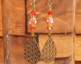 Earring in crackled Fire Agate and finely openwork drop pendant. Original woman gift.