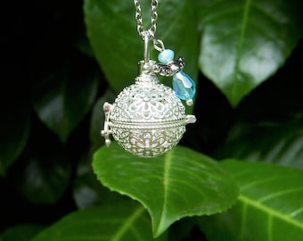 Pregnancy bola delicately chiseled, silver, gift for pregnant women, rock crystal pearl. Pregnancy jewelry. Wife gift.