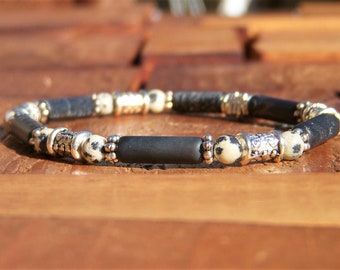 Thin women's bracelet in natural stones, Tibetan beads. Agate, Howlite, Obsidian. 3 choices. Trendy bracelet. Wife gift.
